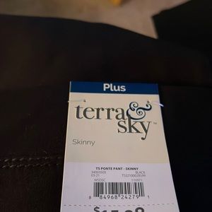 TERRA & SKY CAPRIE NWT BLACK  SOME STRETCH 1 X 16/18